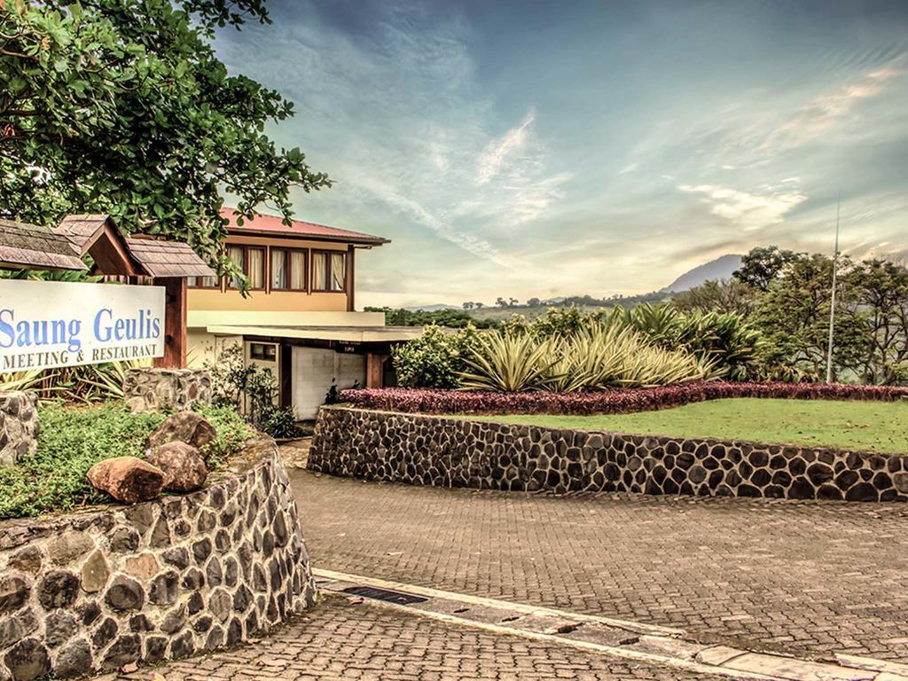 Gunung Geulis Cottages Managed By Royal Tulip Богор Екстер'єр фото
